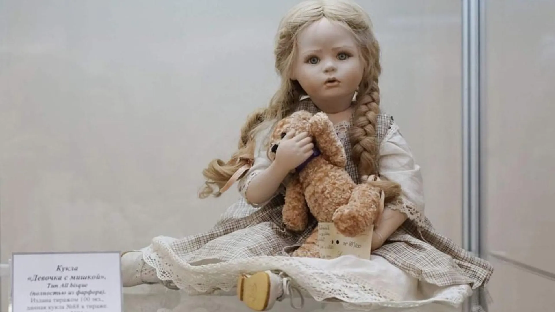 Стоят, как Mercedes: искусствовед из Подмосковья собрала одну из крупнейших в России коллекцию кукол