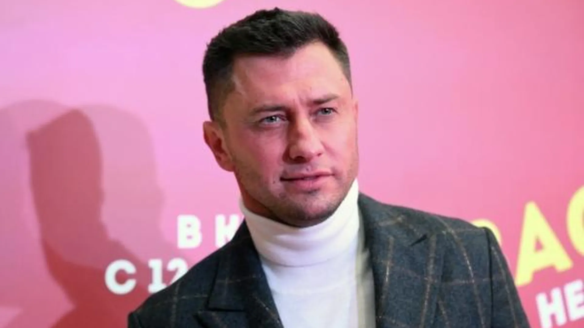 Актер Павел Прилучный задолжал крупную сумму за коммуналку
