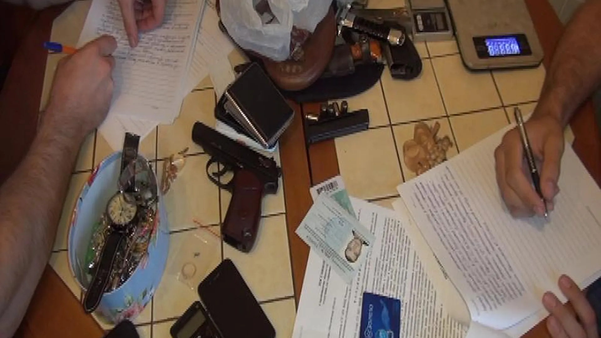 Воры, укравшие 1,5 миллиона рублей в ломбарде Кубинки, попали в руки полиции