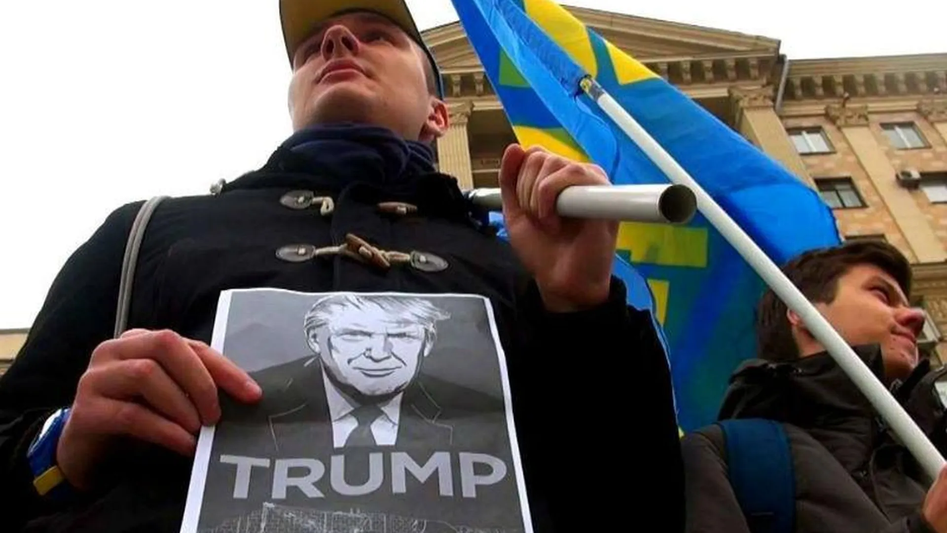 Активисты ЛДПР провели пикеты у посольств Финляндии и США в Москве