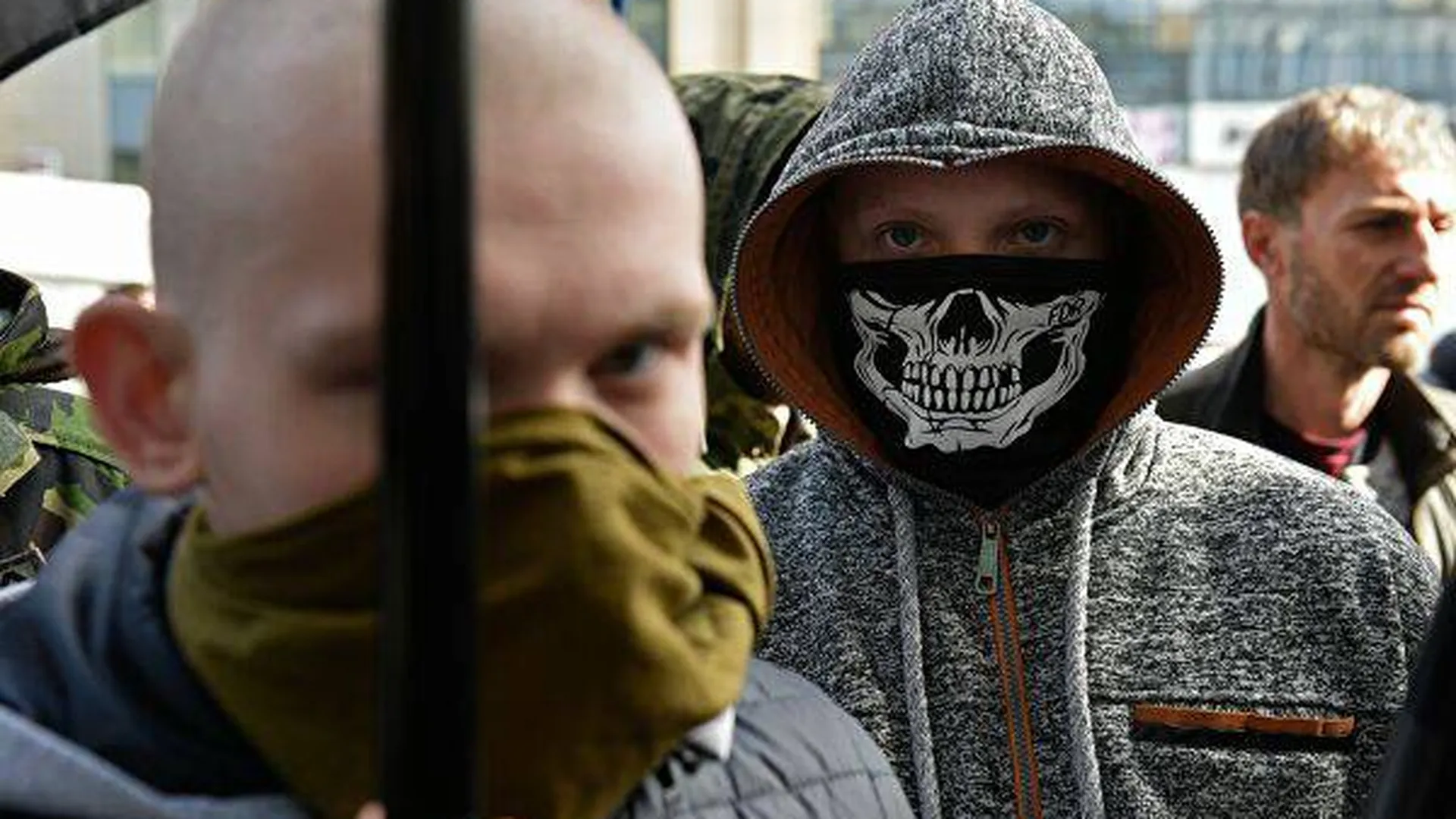 В Запорожье украинские националисты захватили банки и грабят обеспеченных вкладчиков