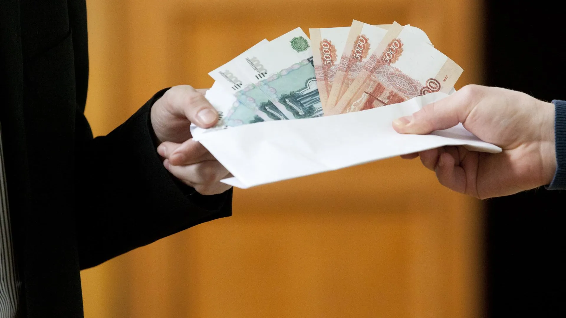 Жителям Кемеровской области выплатили долги по зарплате на сумму более 95 млн рублей