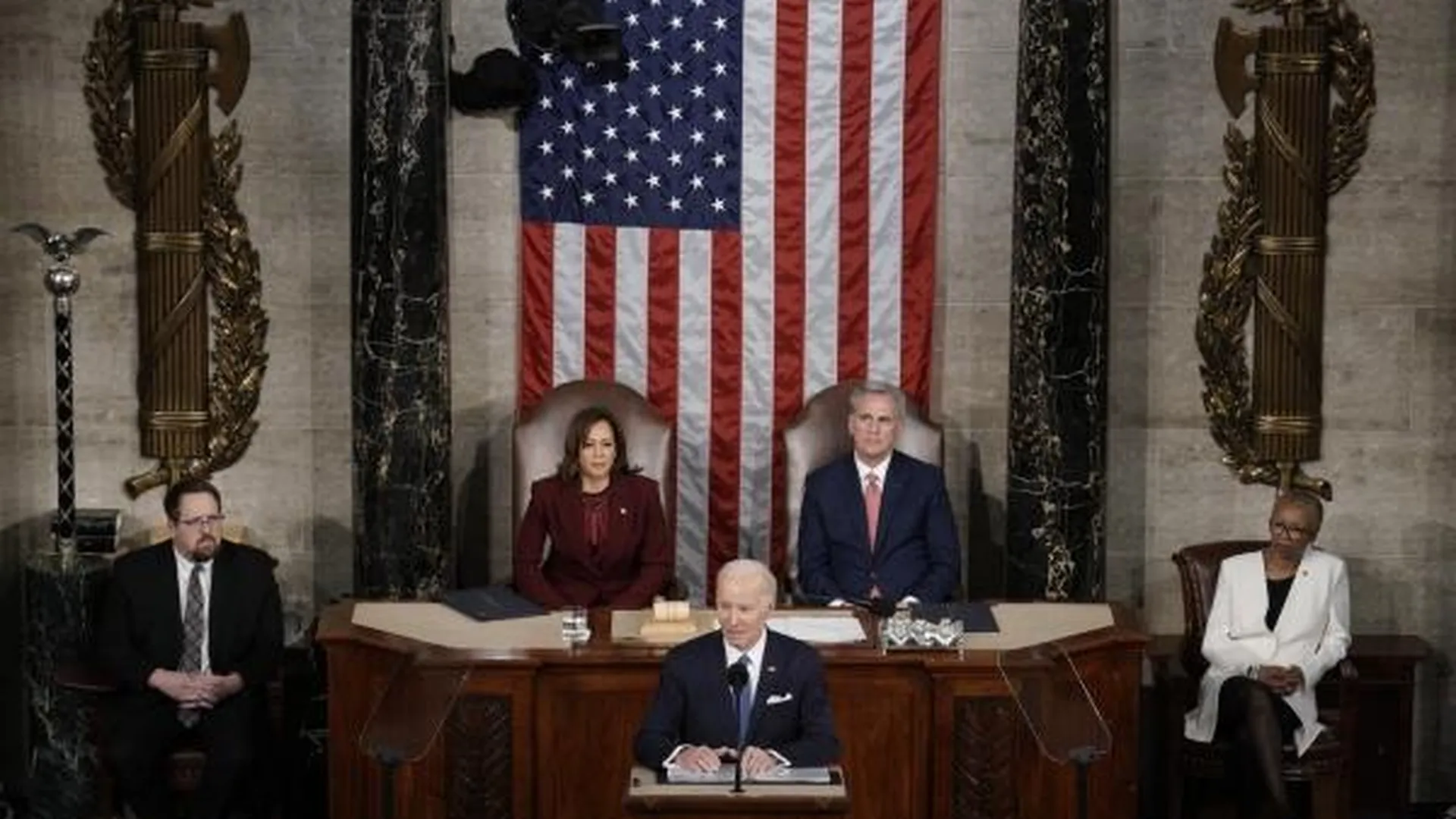 Президент США Джо Байден выступает с ежегодным посланием о состоянии дел в стране и внешней политике США в Вашингтоне