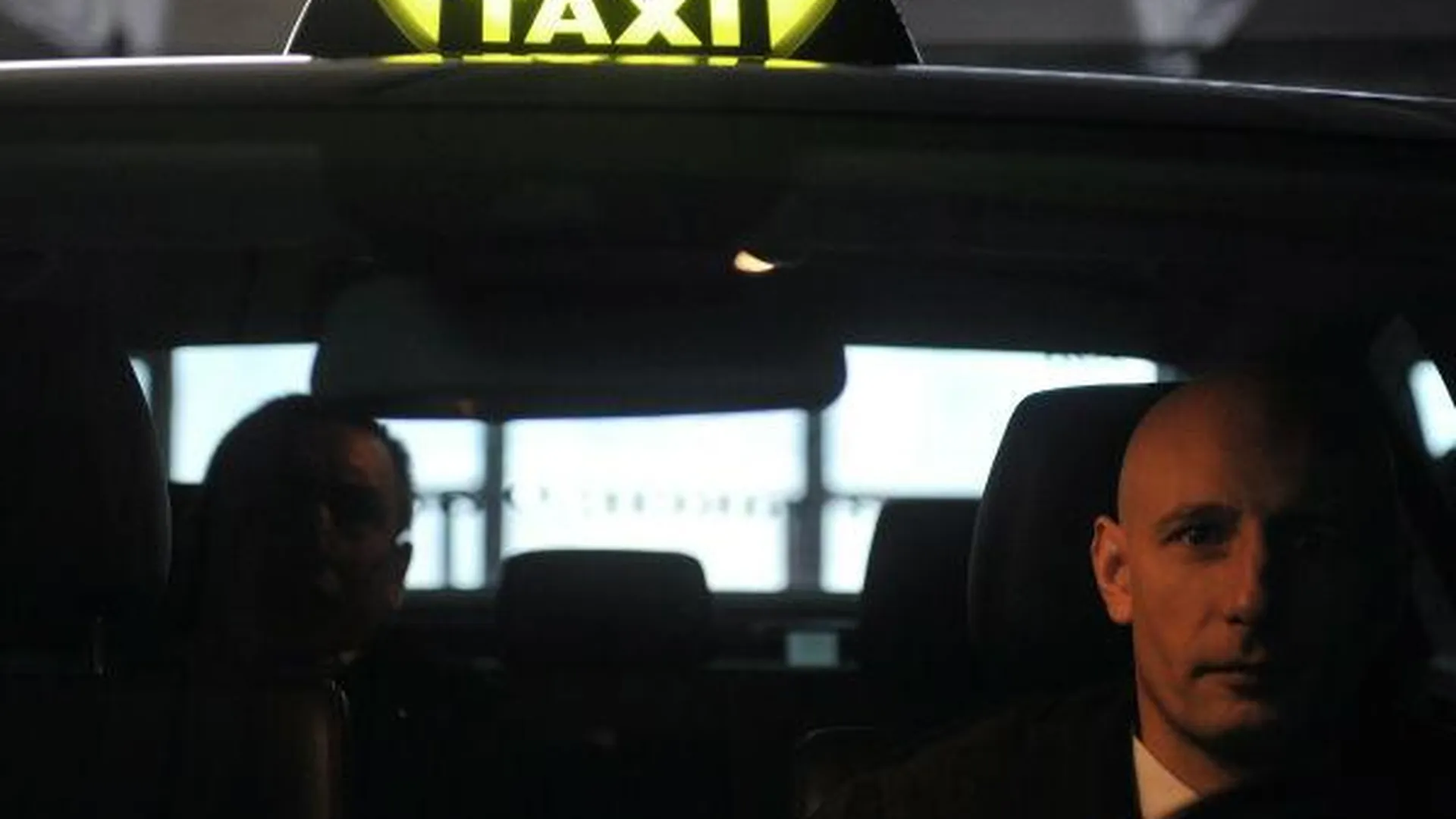 Нелегальных таксистов области оштрафовали на 5 миллионов рублей