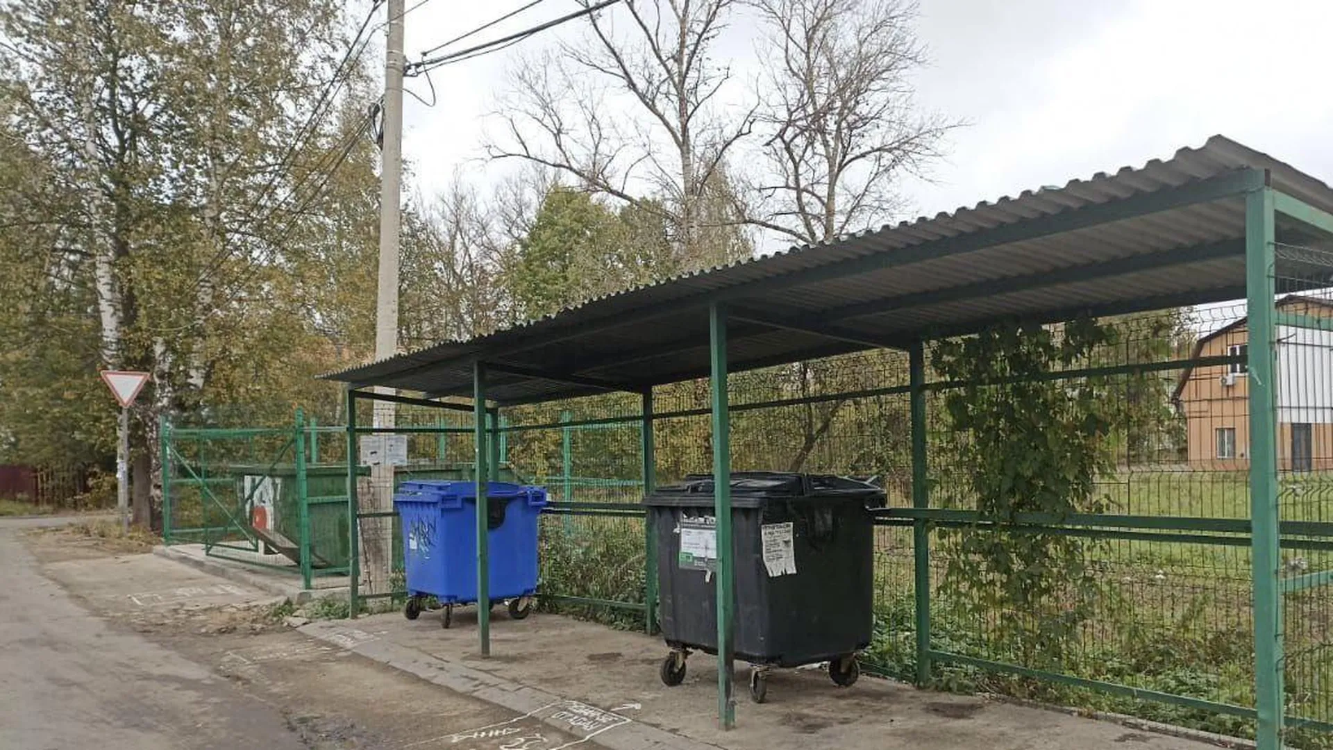 В Клину установили бункер-накопитель для крупногабаритных отходов