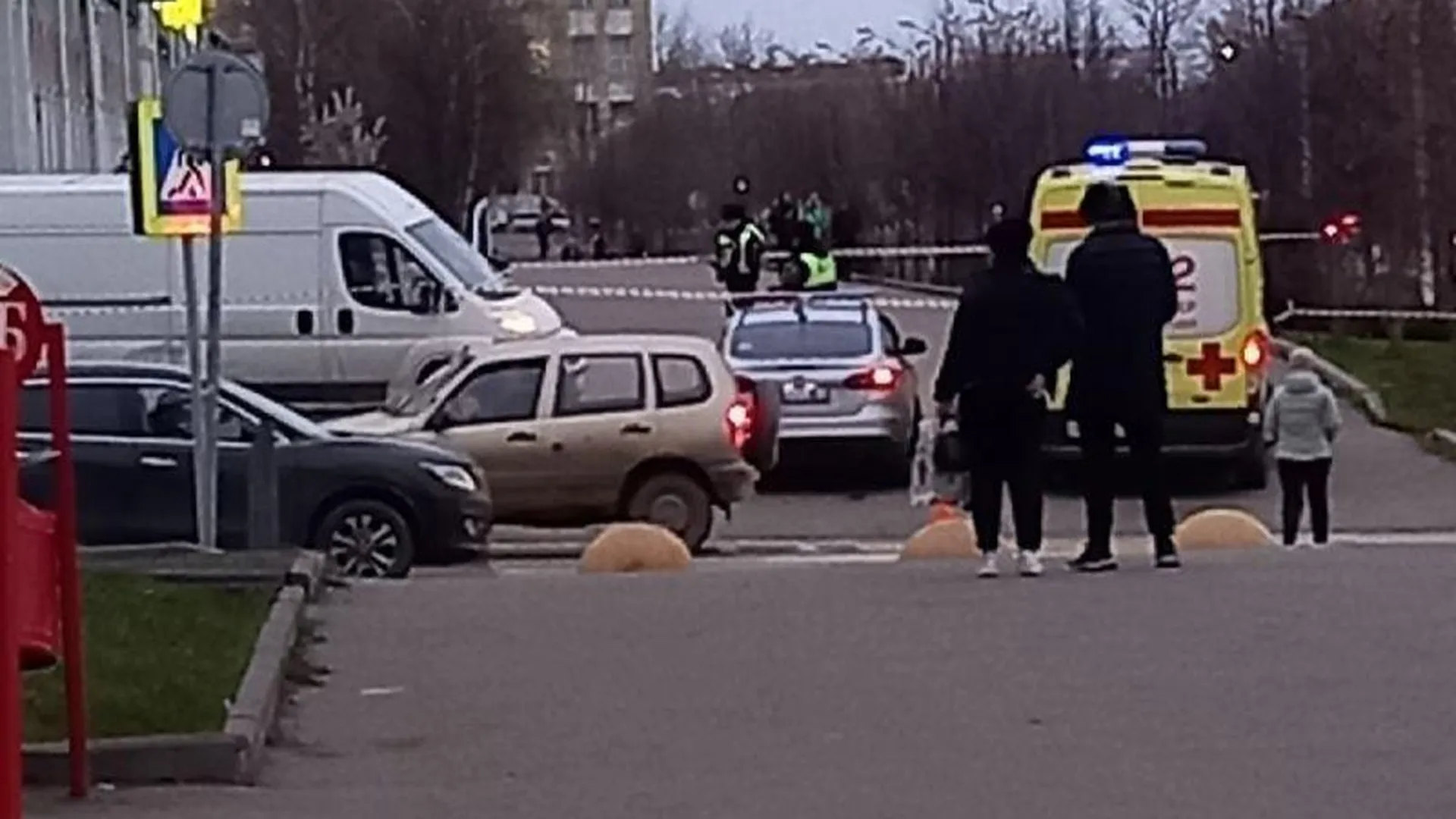 Фургон насмерть задавил женщину на тротуаре в Дмитрове