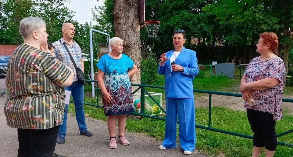 Глава Лобни Анна Кротова встретилась с жителями Текстильной улицы