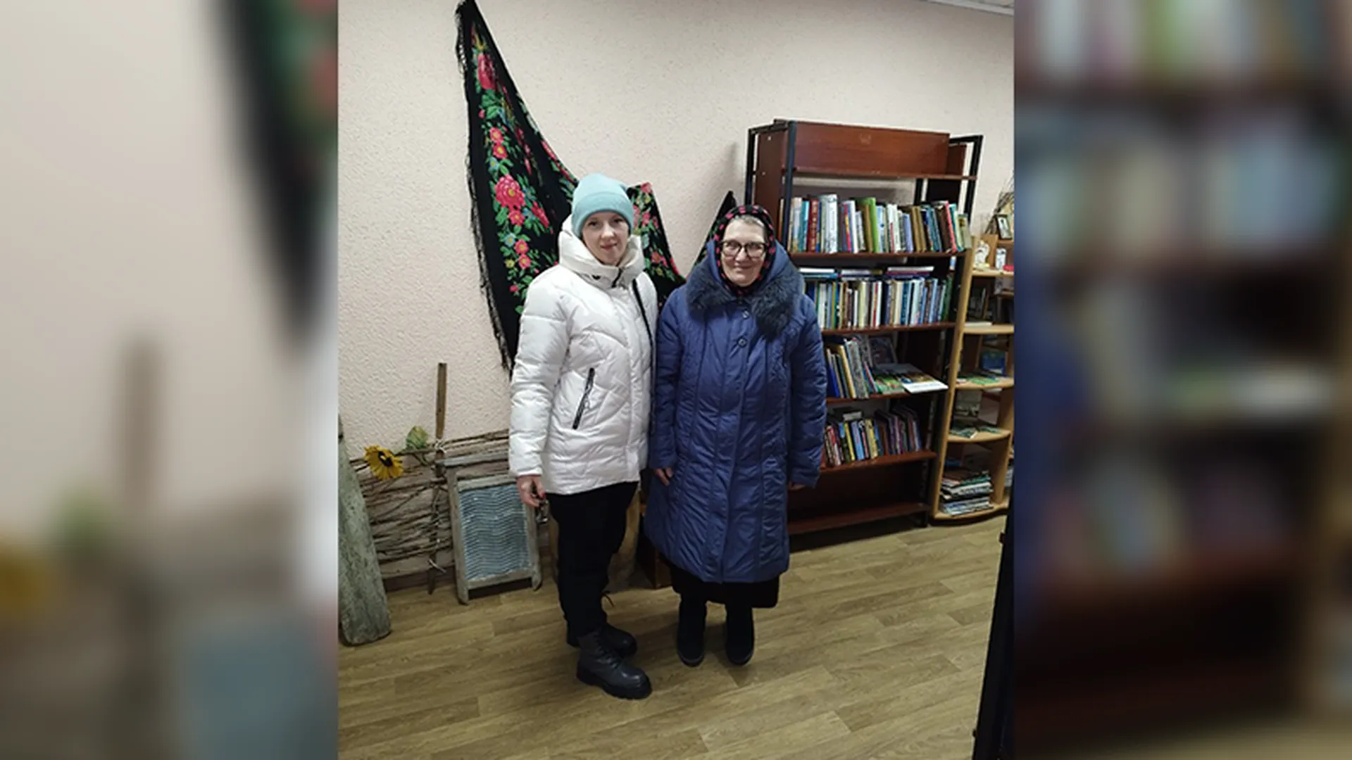 Фронтовые волонтеры из Одинцова ремонтируют развалившийся дом учительницы с тремя детьми-инвалидами