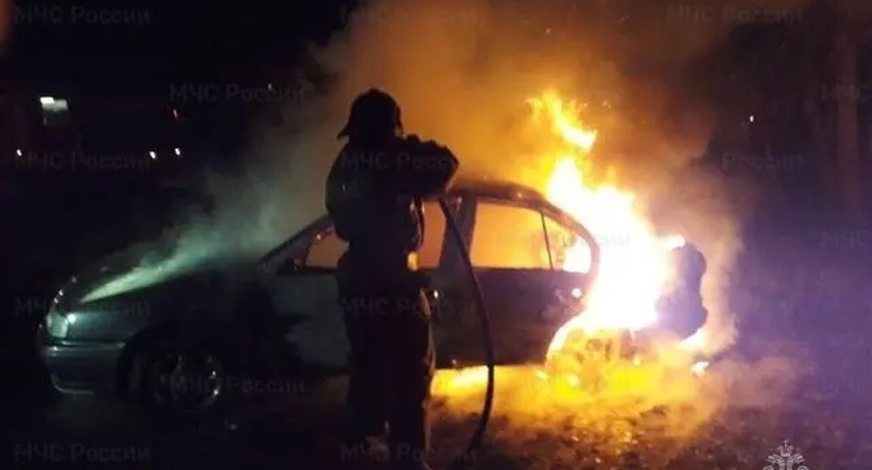 Источник 360.ru: в Строгине водитель получил ожоги рук при возгорании в авто