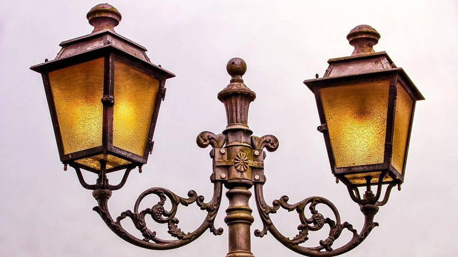 Житель Люберец украл уличные фонари и засветился в центре города с огромной конструкцией