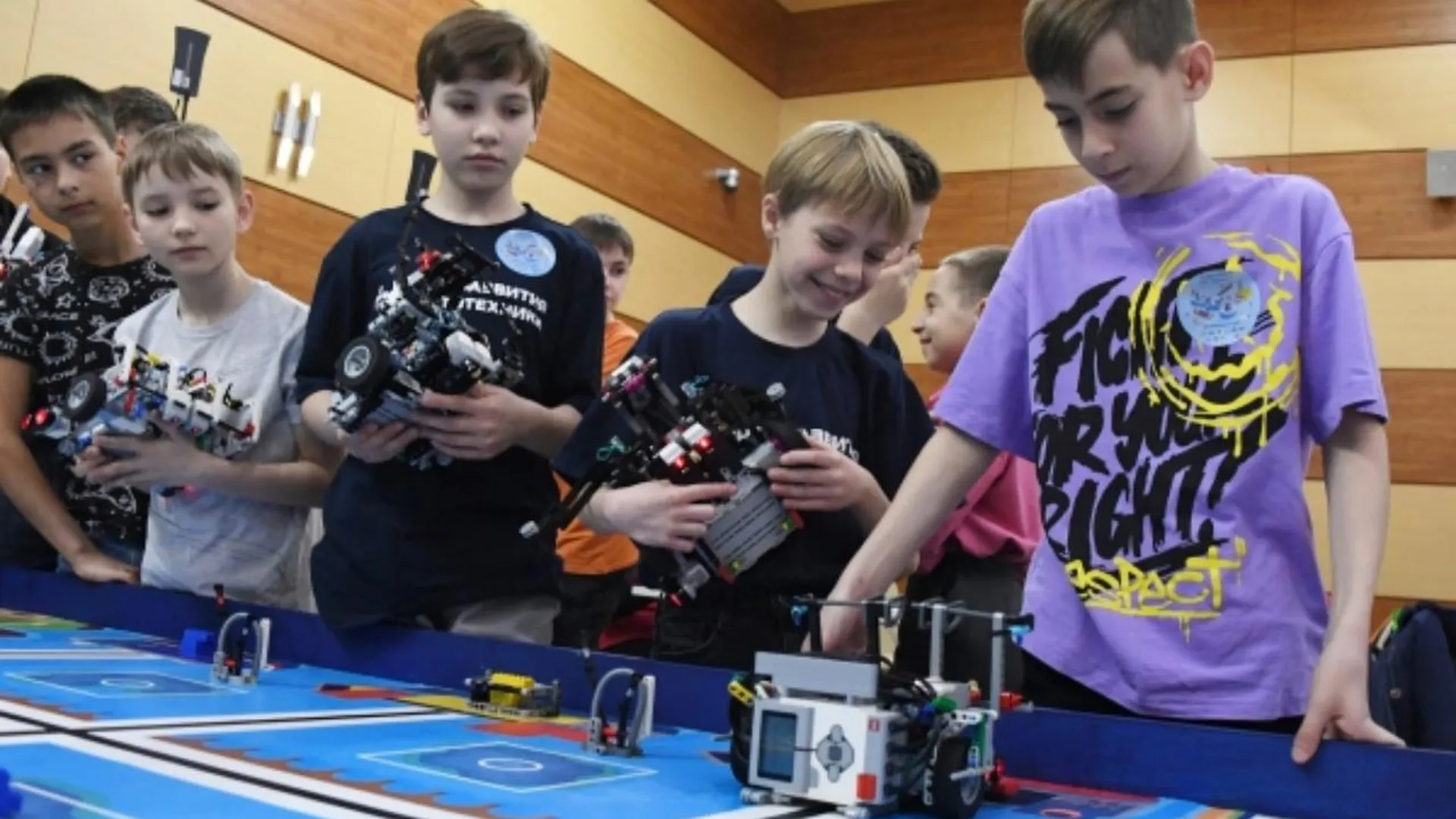 Жители Подмосковья могут принять участие в международных соревнованиях по робототехнике
