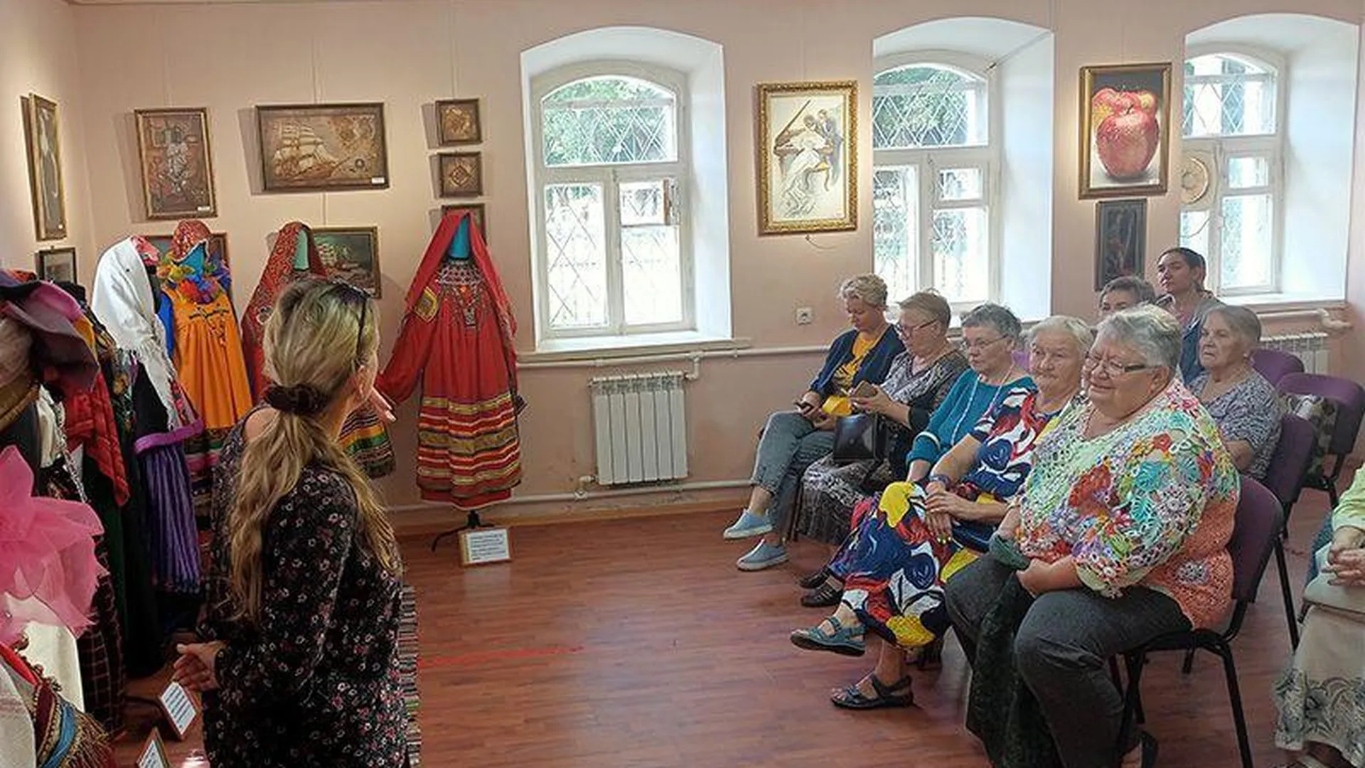 В Рузе открылась выставка традиционных женских нарядов XIX-XX веков
