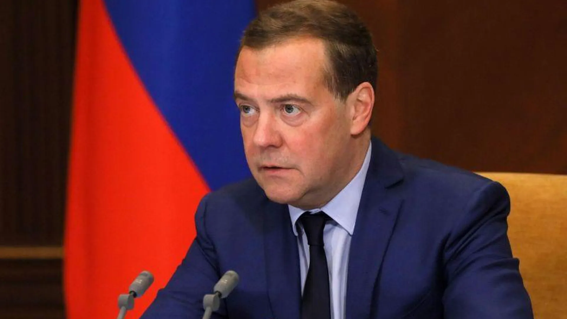 Священник прокомментировал   поздравление Дмитрия Медведева