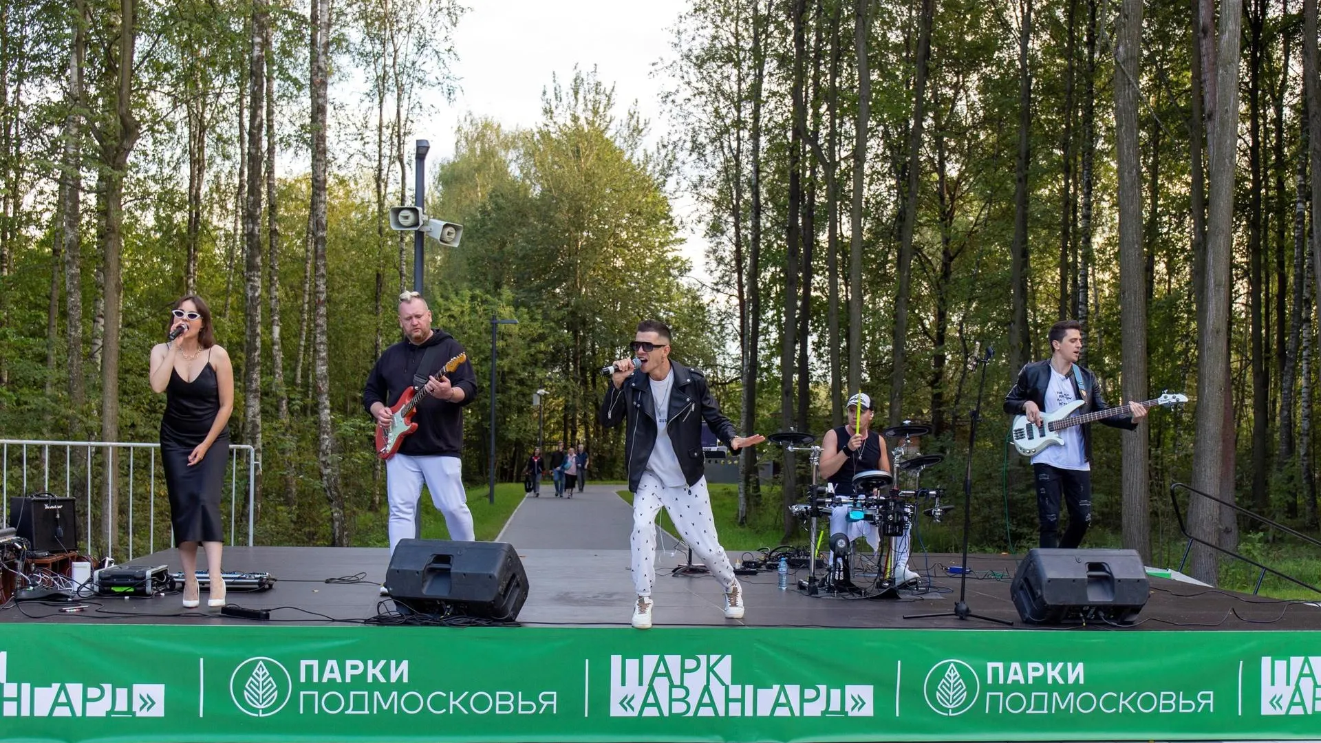 В парке «Авангард» состоялся фестиваль для любителей музыки «На одной волне»