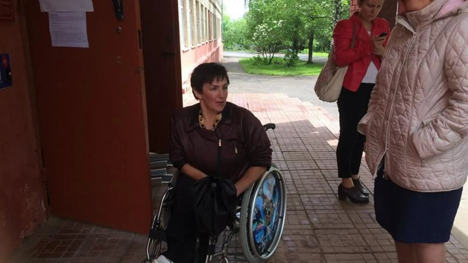 Инвалиды-колясочники оценили доступность среды на участках в Сергиевом Посаде
