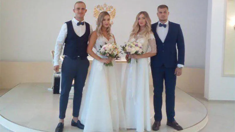 В Сергиевом Посаде сестры-двойняшки вышли замуж в один день за лучших друзей 