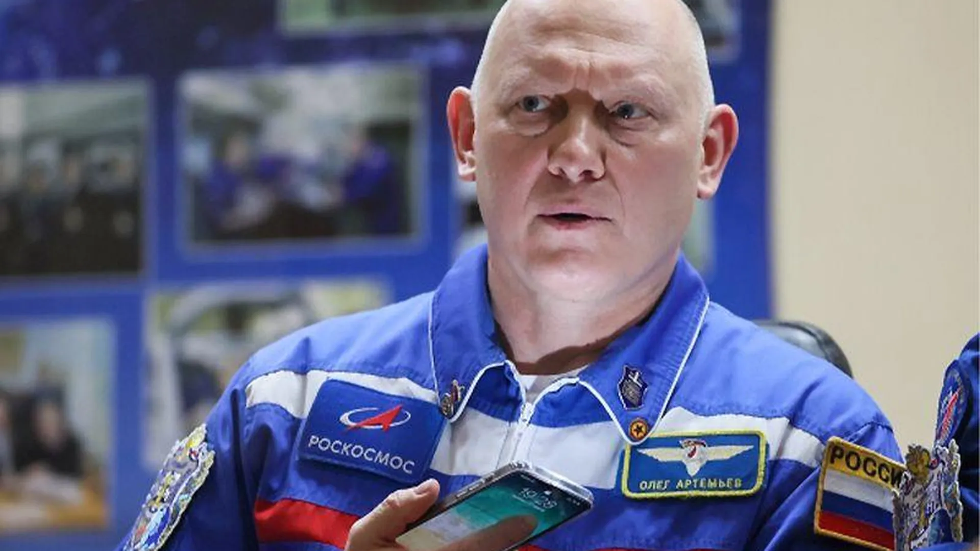 Родственники пострадавшего в ДТП мужчины не могут связаться с космонавтом Олегом Артемьевым