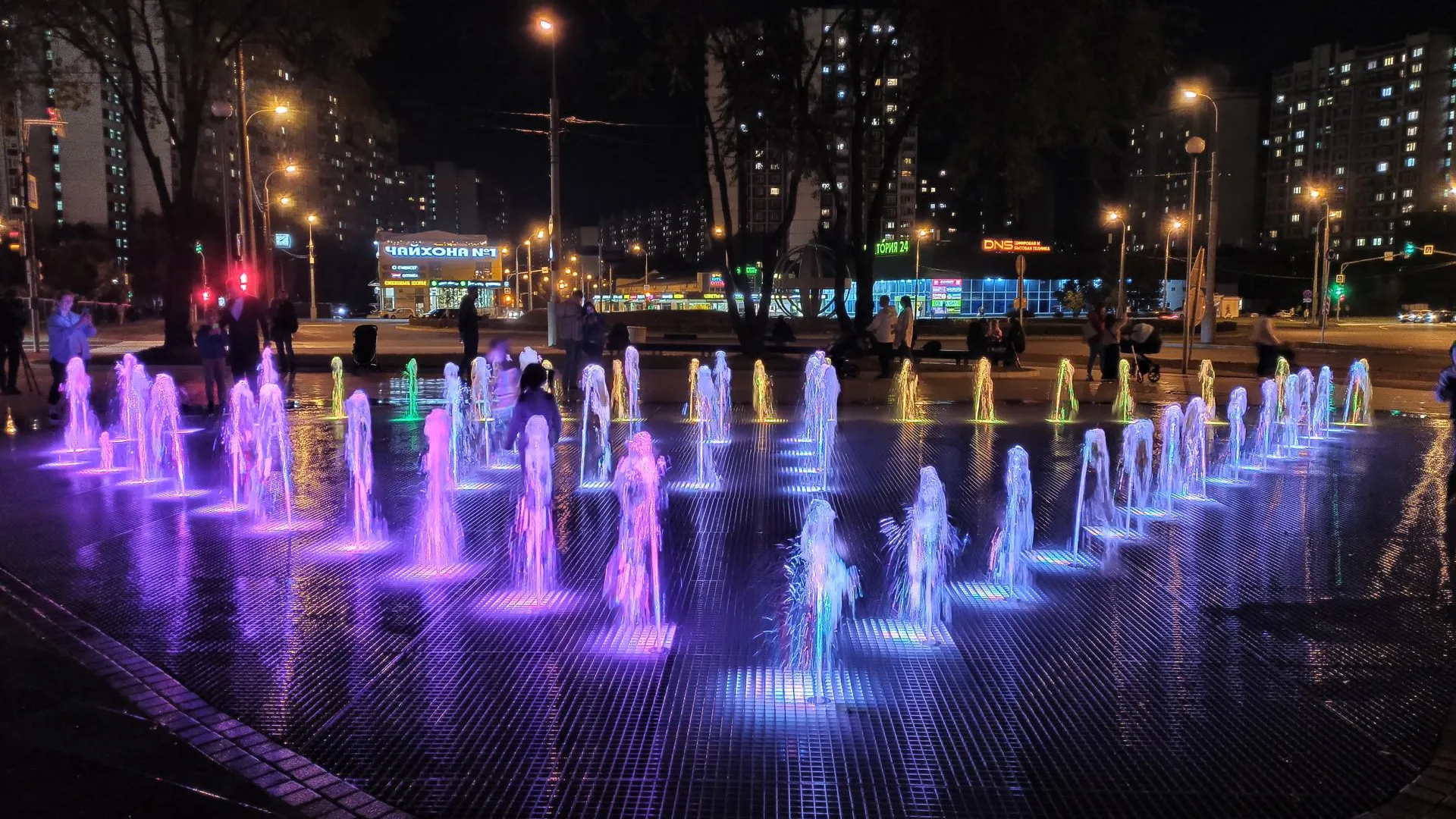 Жителей южного Реутова порадовал "сухой" фонтан в соседнем округе Москвы