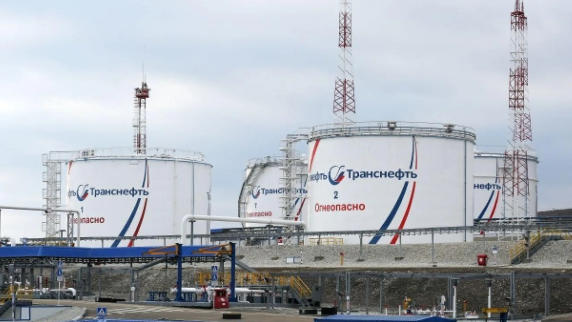 Чехия и Словакия запросили у Брюсселя разрешение на продолжение поставок российской нефти
