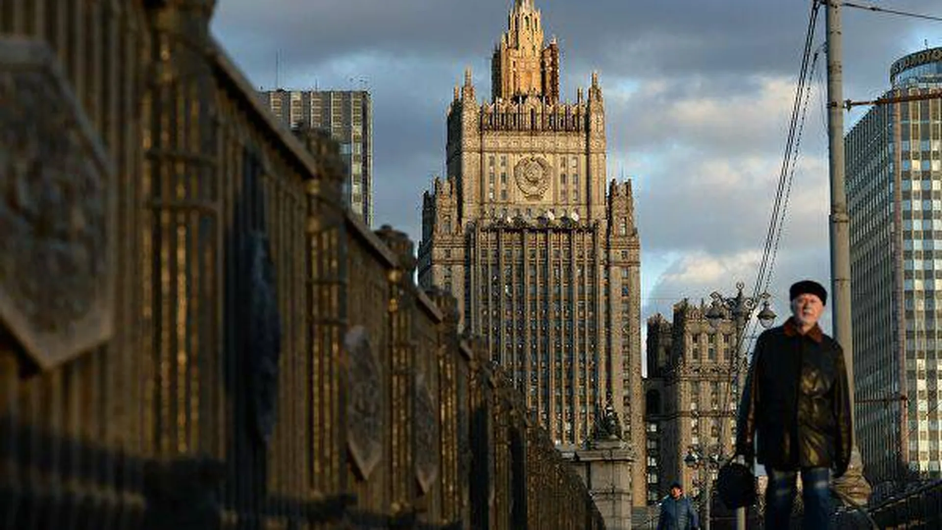 Политолог перечислил меры, которые Россия может применить к недружественным странам