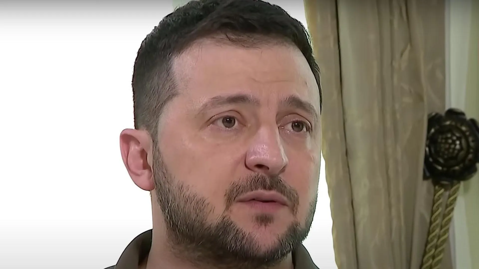 Зеленский заявил, что Бог носит шеврон с флагом Украины на плече