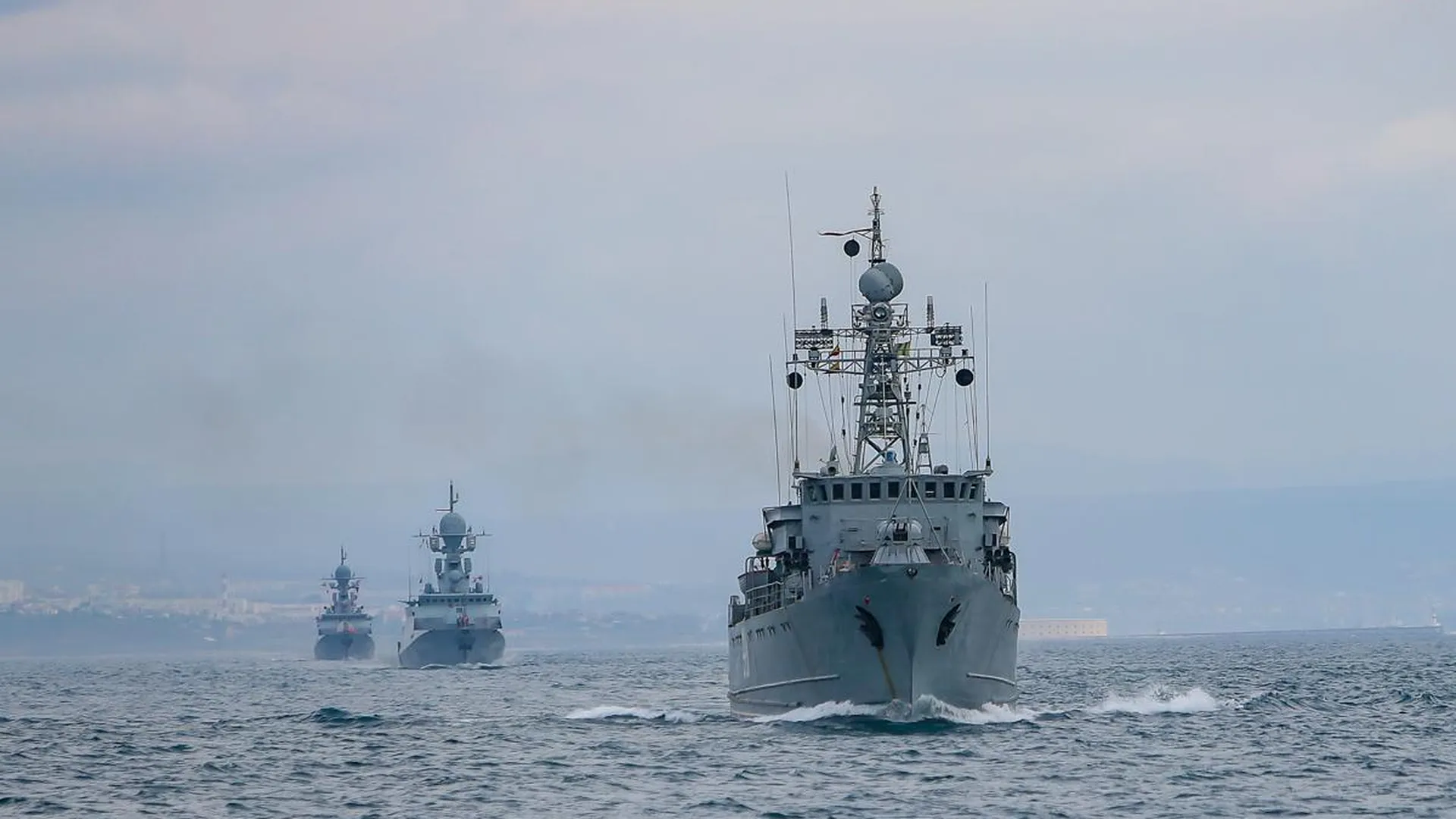 Путин призвал наращивать боеготовность пограничных сил в Черном море