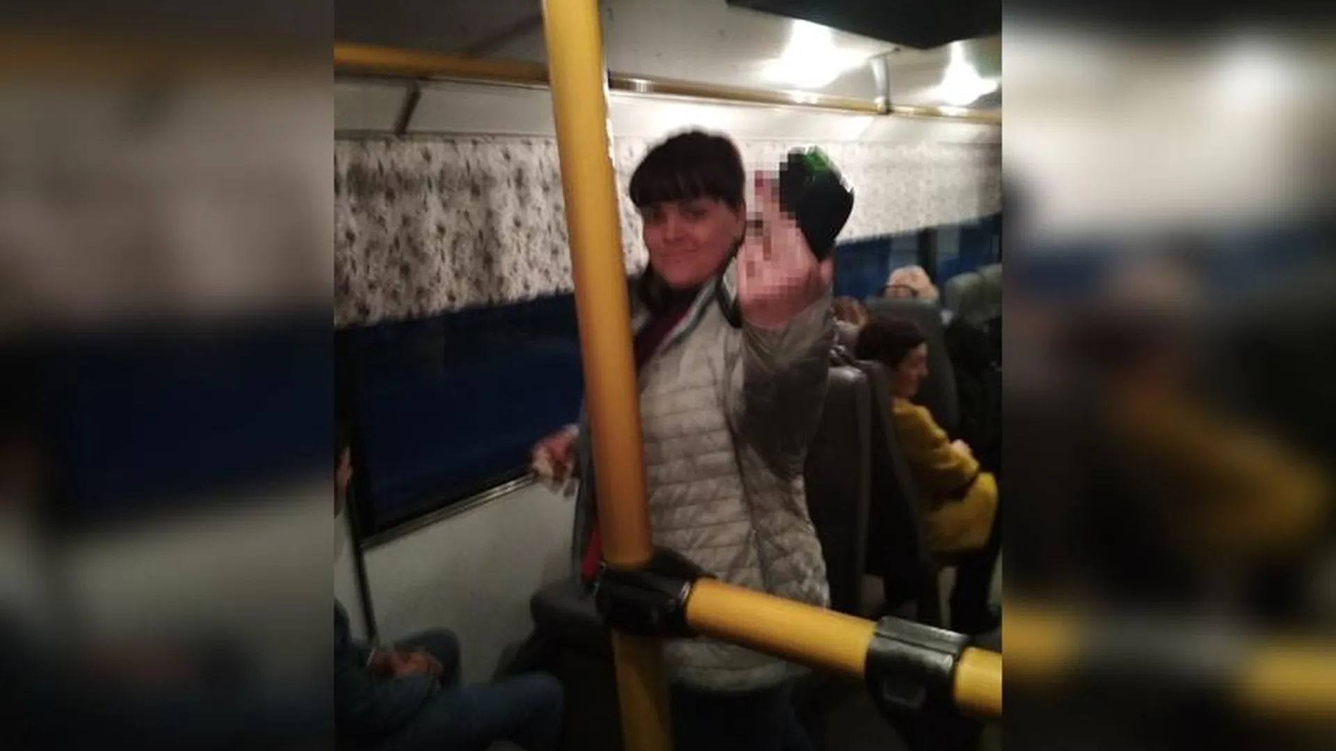 Кондуктор показала средний палец пассажирке в Подольске