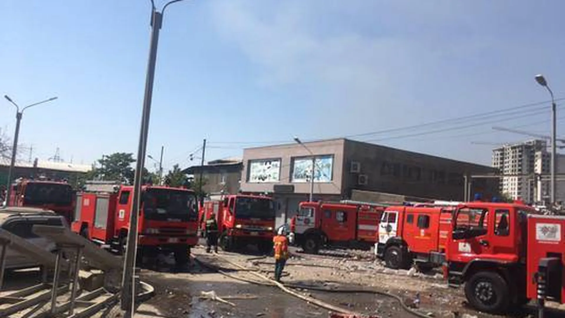 Число погибших при взрыве в ТЦ в Ереване достигло шести