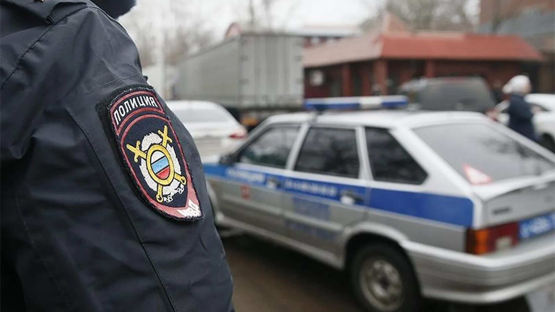 Вандалов, сорвавших новогодний декор с ограды музея в Серпухове, ищет полиция
