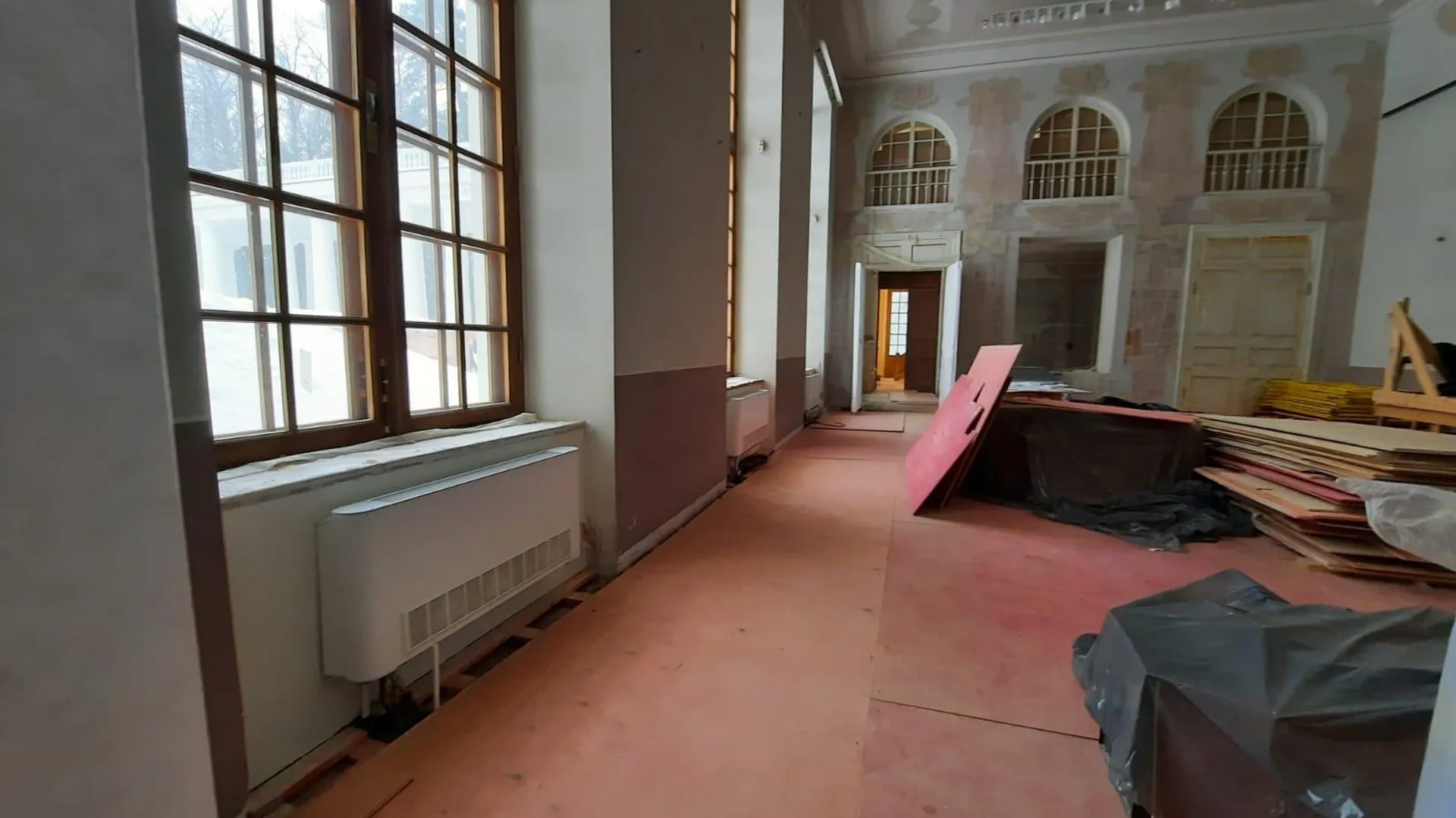 В Подмосковье продолжается реставрация дворца-усадьбы «Архангельское»