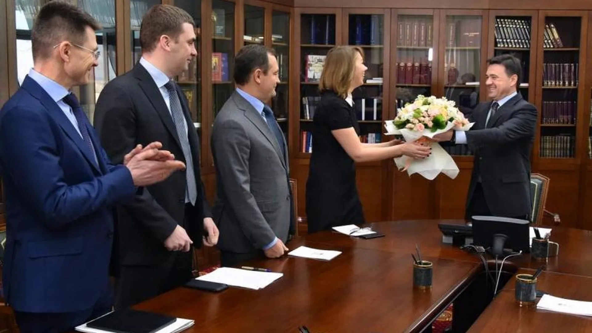 Губернатор МО поздравил Виртуозову с днем рождения 
