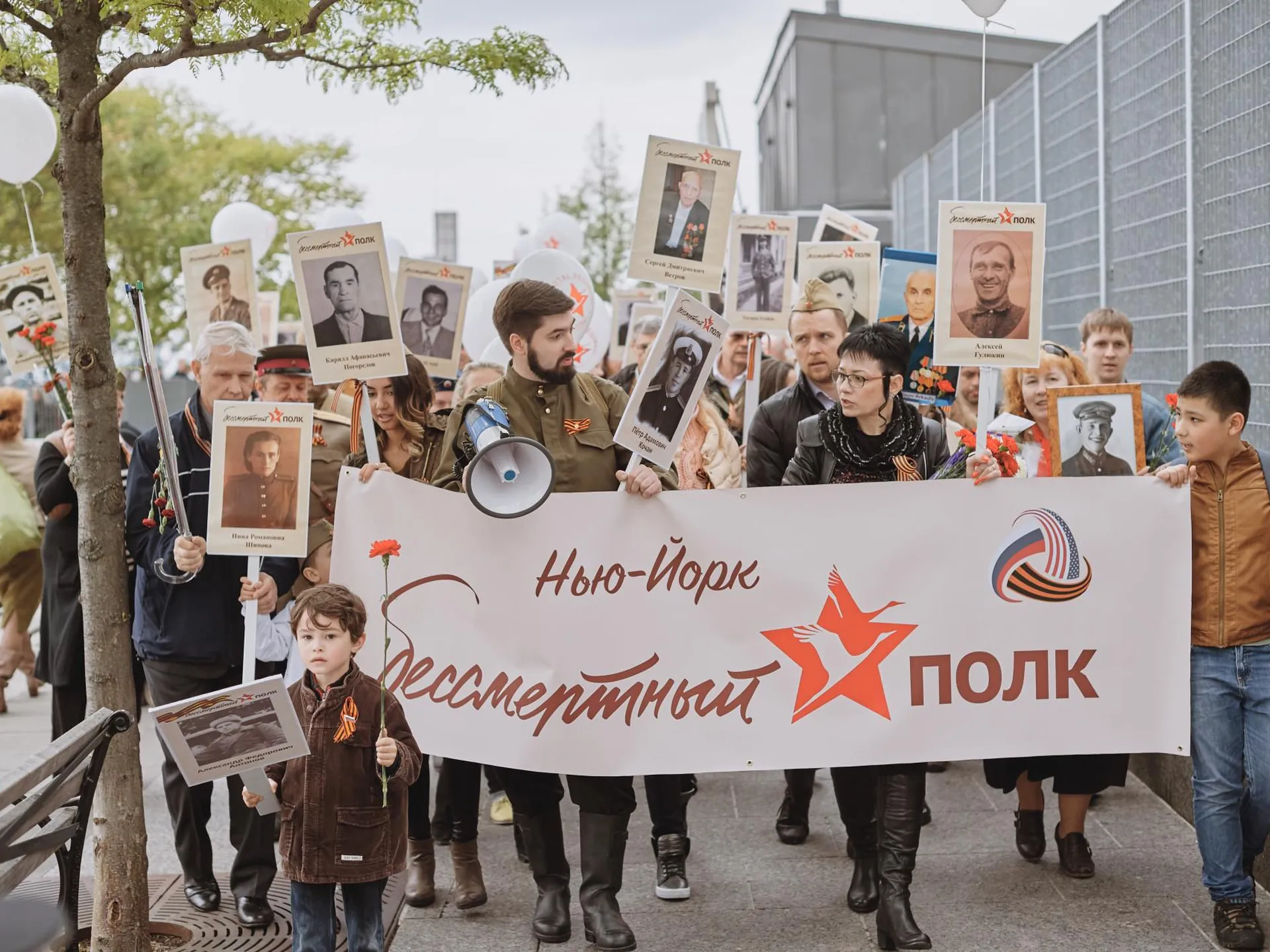 Украинские провокаторы в Нью-Йорке попытались сорвать акцию «Бессметный полк»