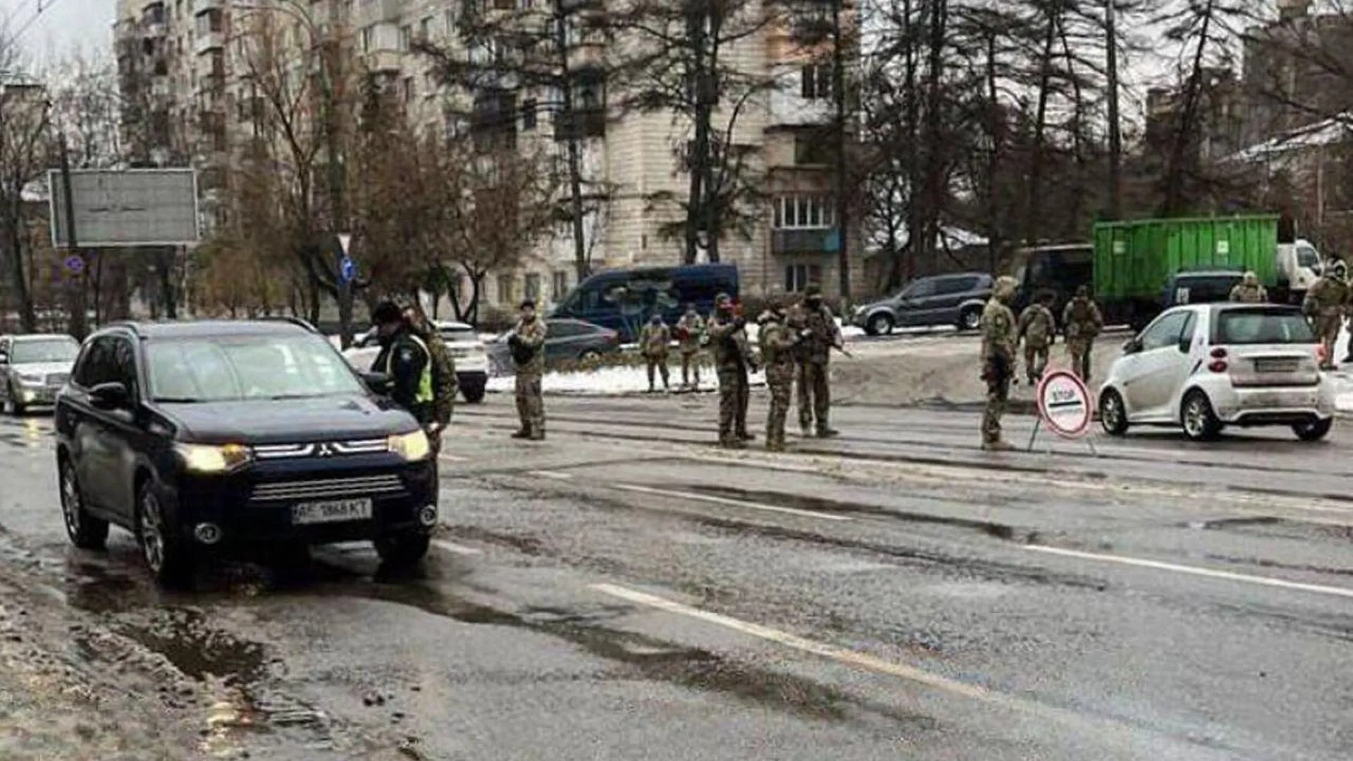 Доставщики отказываются вести посылки в Киев из-за страха попасть под  мобилизацию