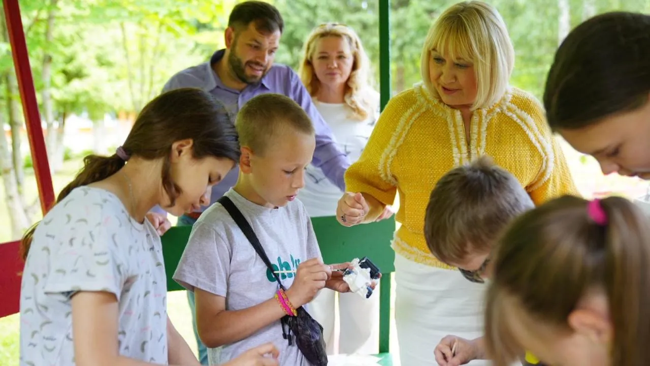 Ирина Фаевская навестила семьи из ДНР и ЛНР, проживающих в детском лагере «Звонкие голоса»