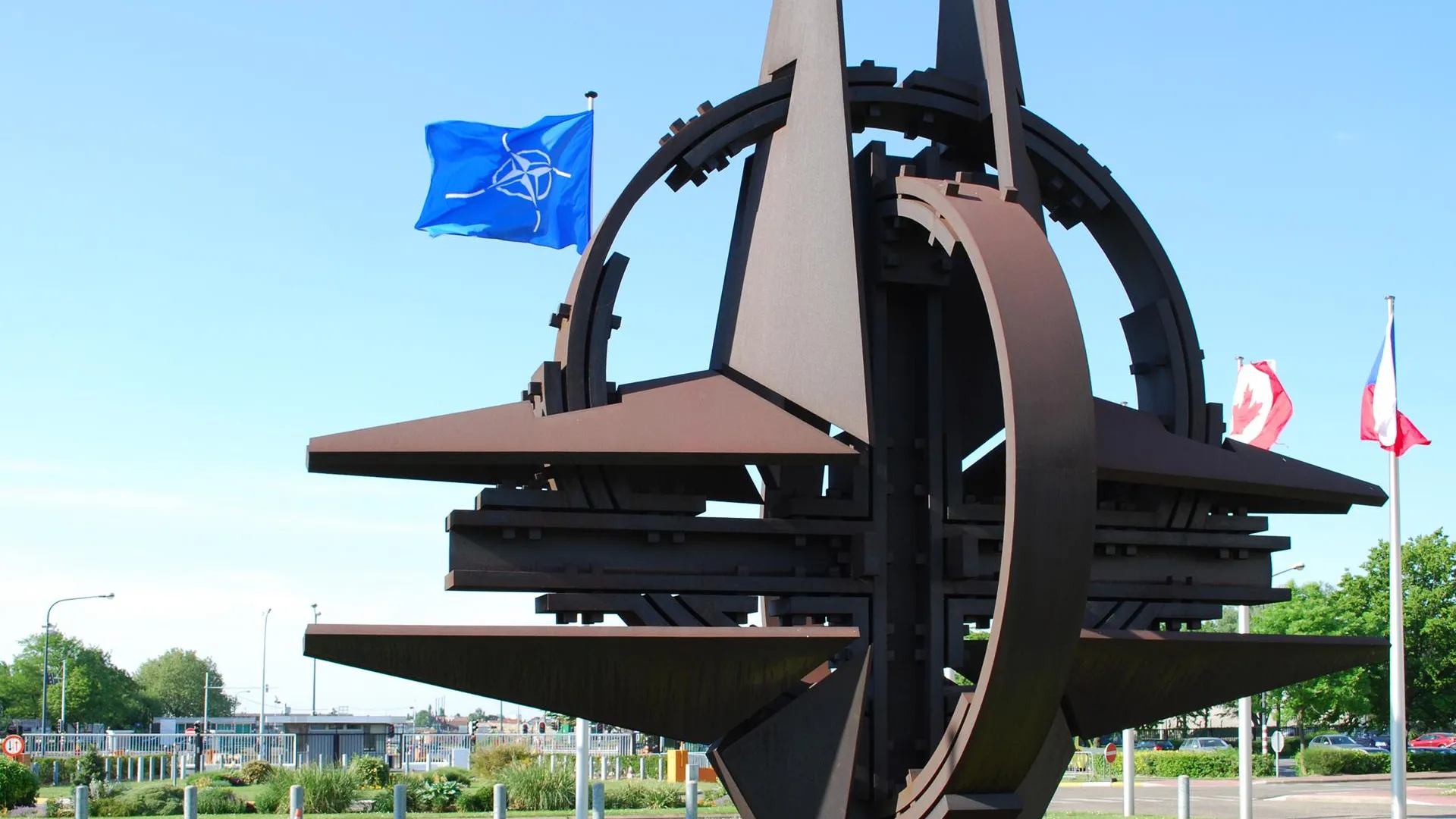 NYT: НАТО резко меняет свою оборонительную стратегию из-за конфликта на Украине