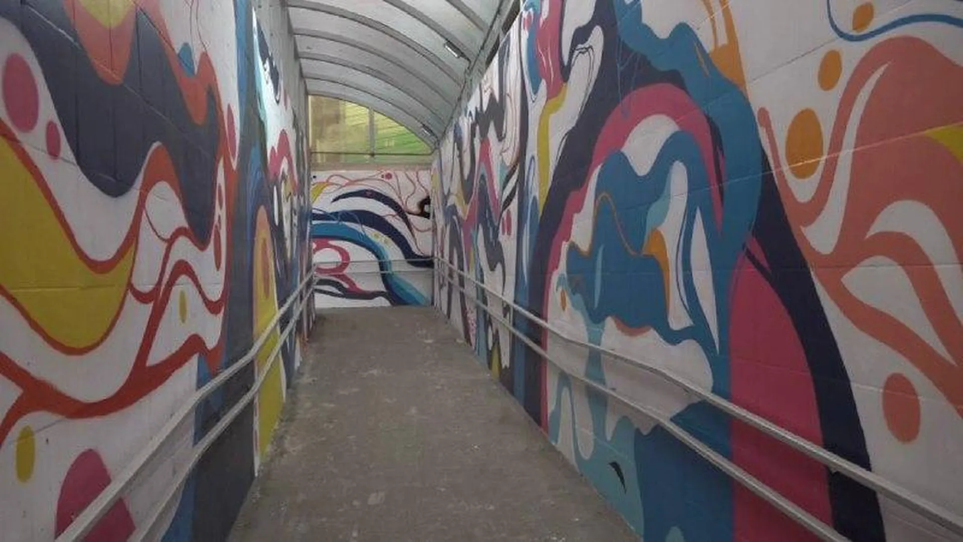 Художники из Одинцова расписали подземный переход граффити