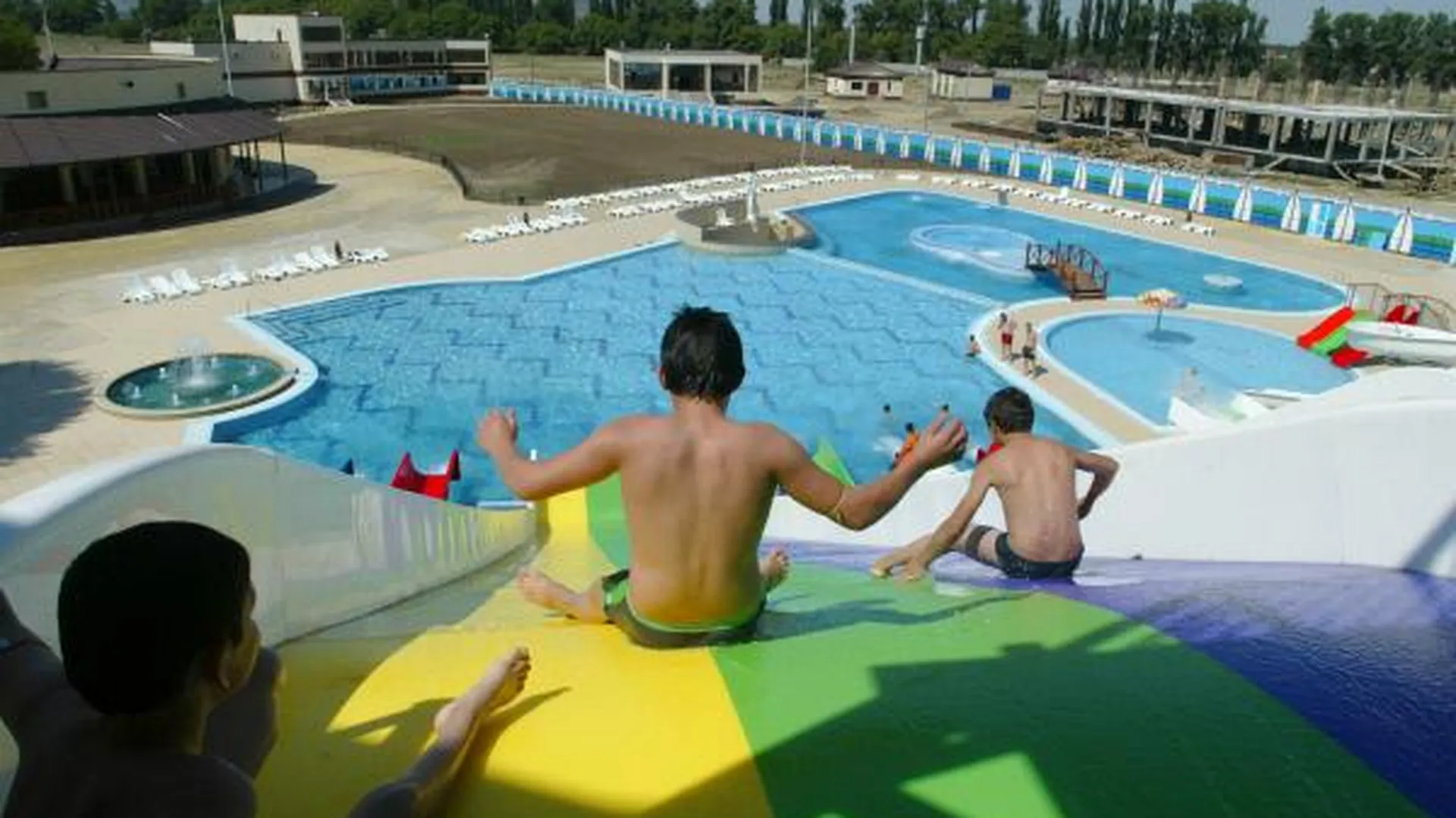 Самый большой в России аквапарк с площадками для серфинга и виртуальным аквариумом появится в Подмосковье