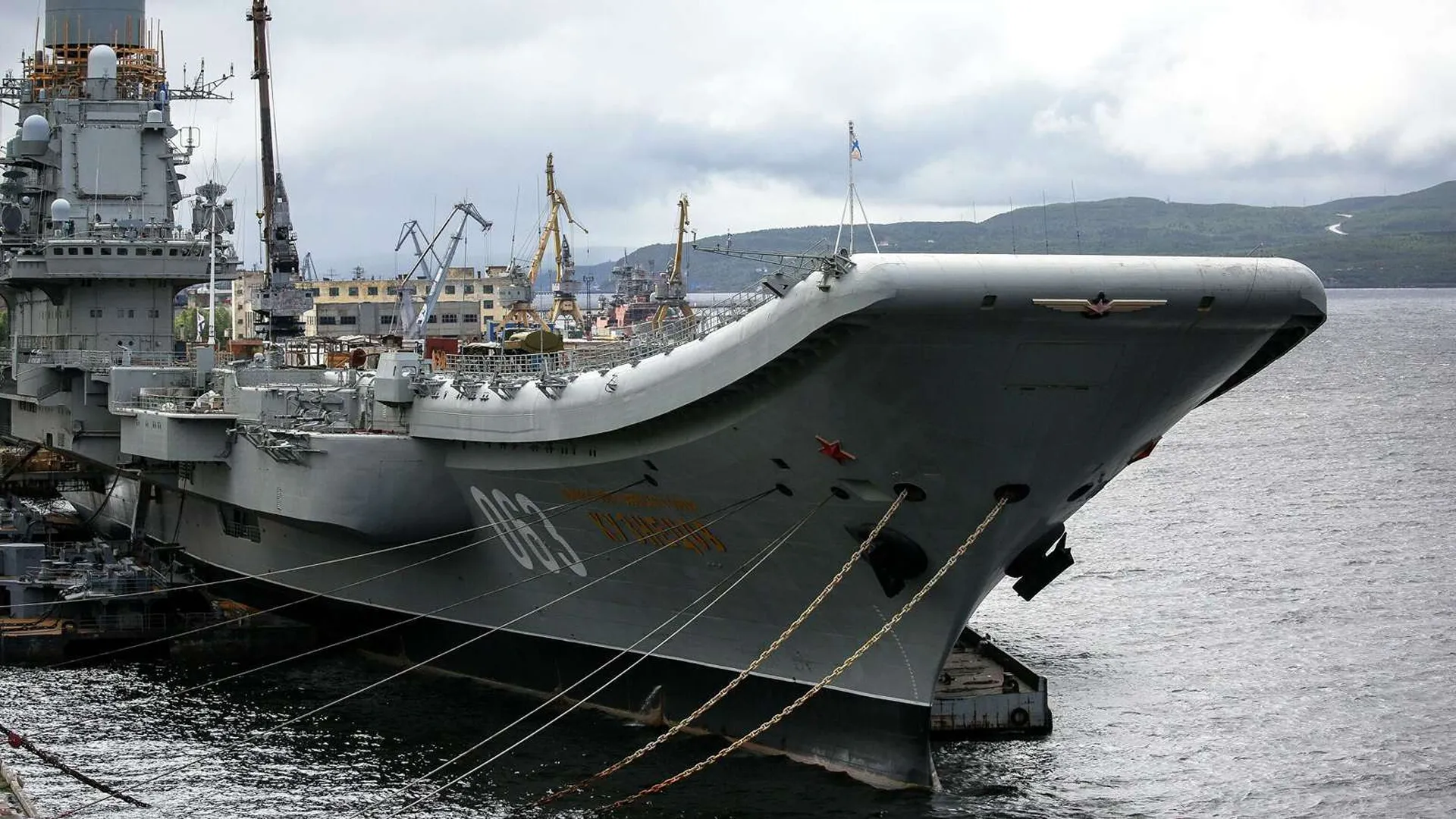 Задержку испытаний авианосца «Адмирал Кузнецов» объяснили проблемами с оборудованием