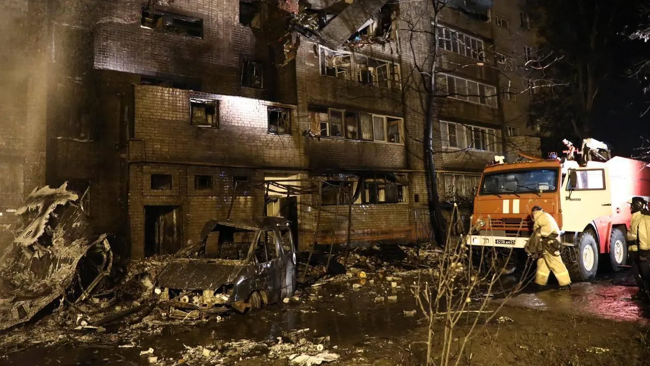 Многоэтажка в Ейске загорелась после падения военного самолета Су-34:  погибшие, пострадавшие, причины ЧП | 360°