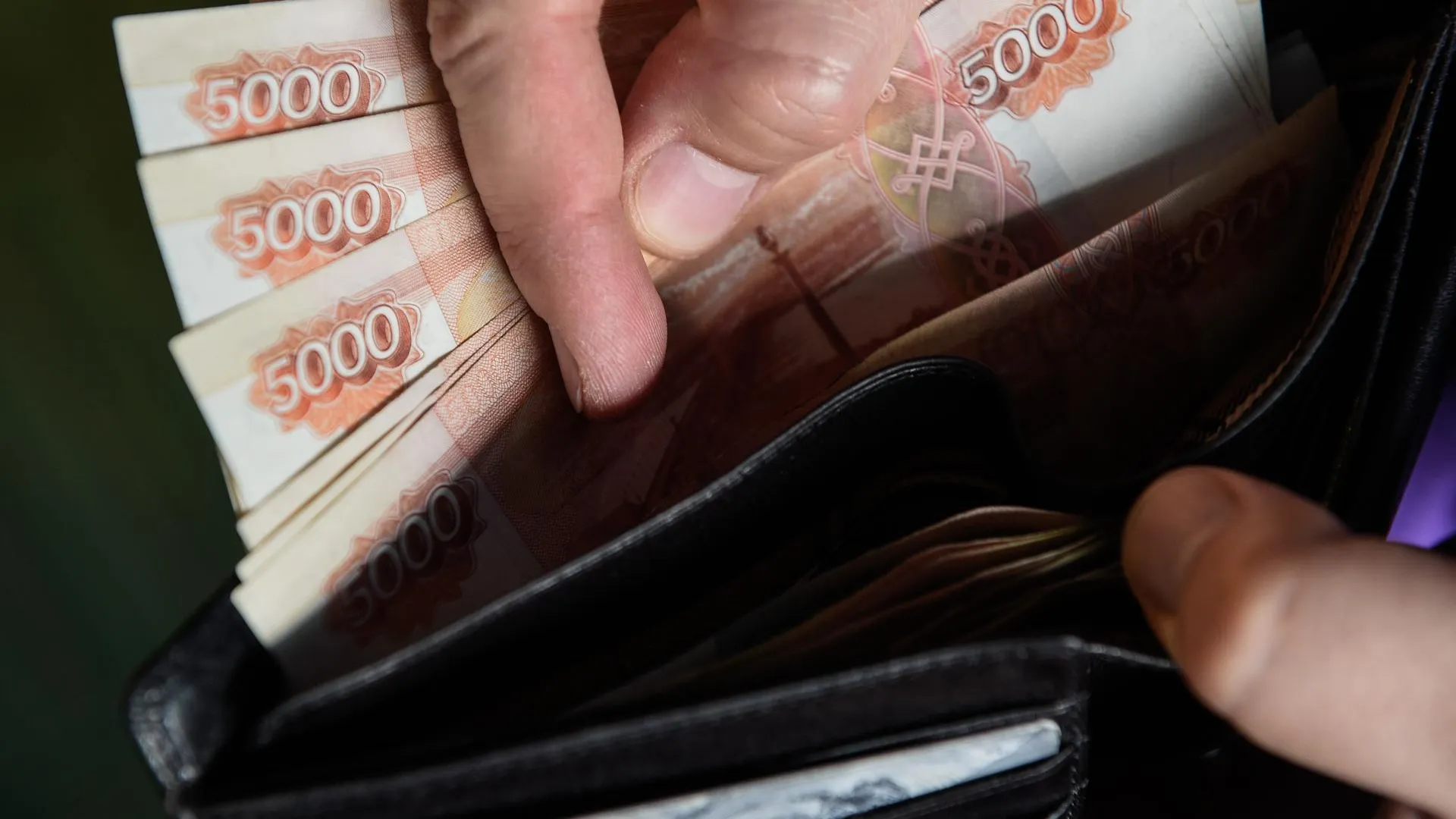 Экономист Остапкович пояснил, могут ли в России поднять МРОТ до 30 тыс. рублей