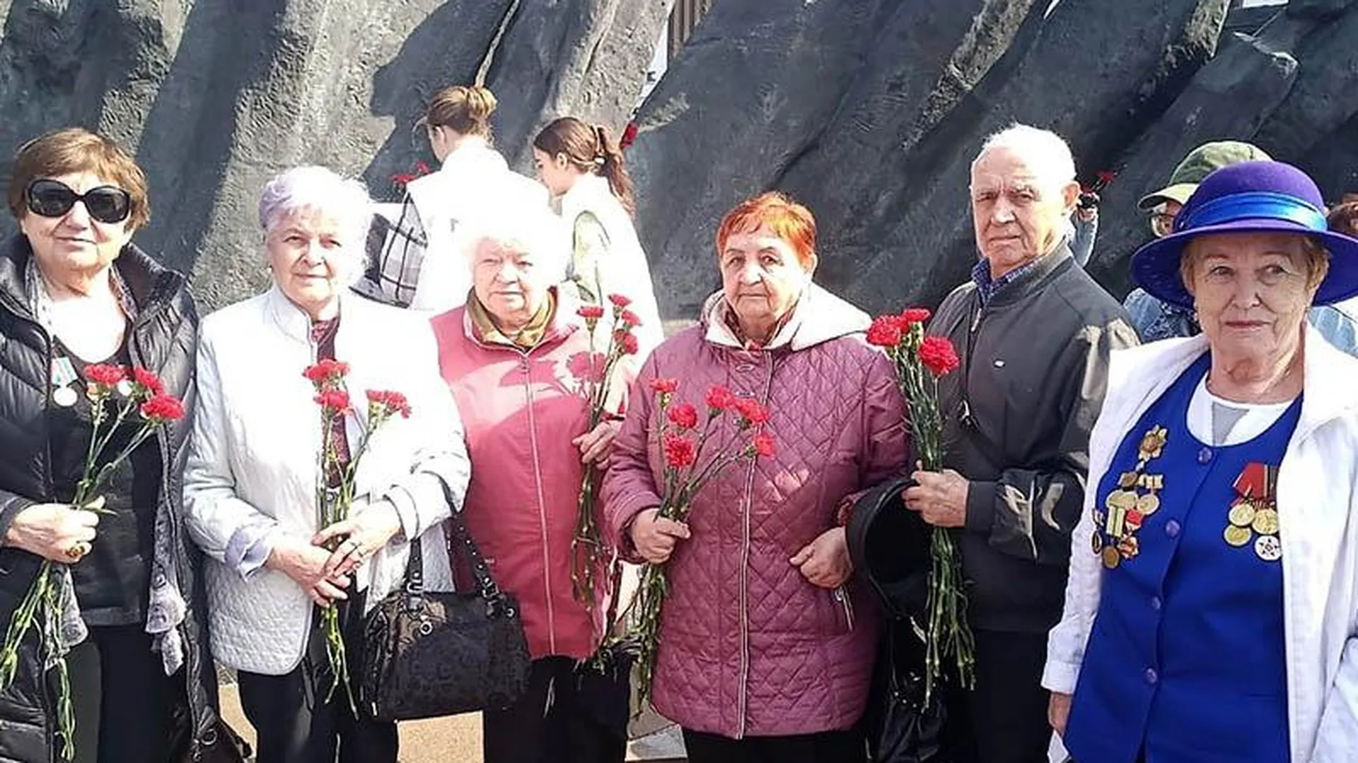 Ветераны из Городского округа Пушкинский возложили цветы на Поклонной горе