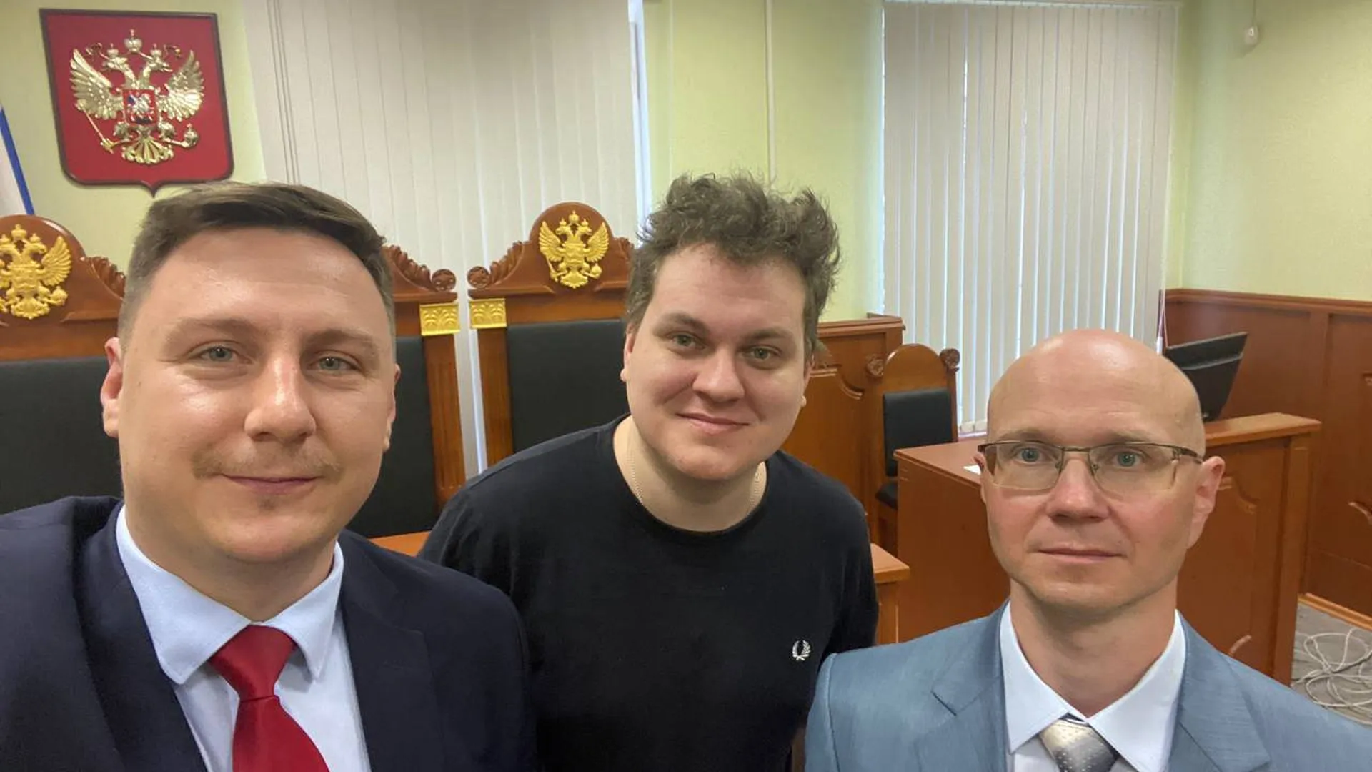 Суд прекратил дело против видеоблогера Хованского