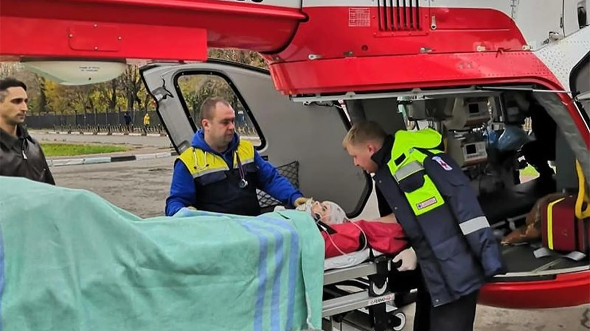 Санавиация перевезла в столицу мальчика, пострадавшего при ДТП в Раменском