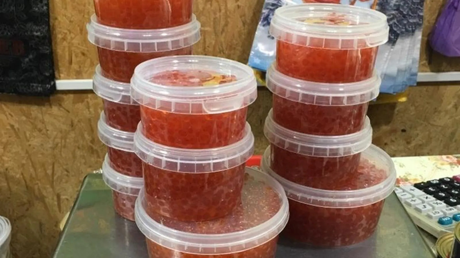 Опасную красную икру без документов продавали на рынке в Шатуре