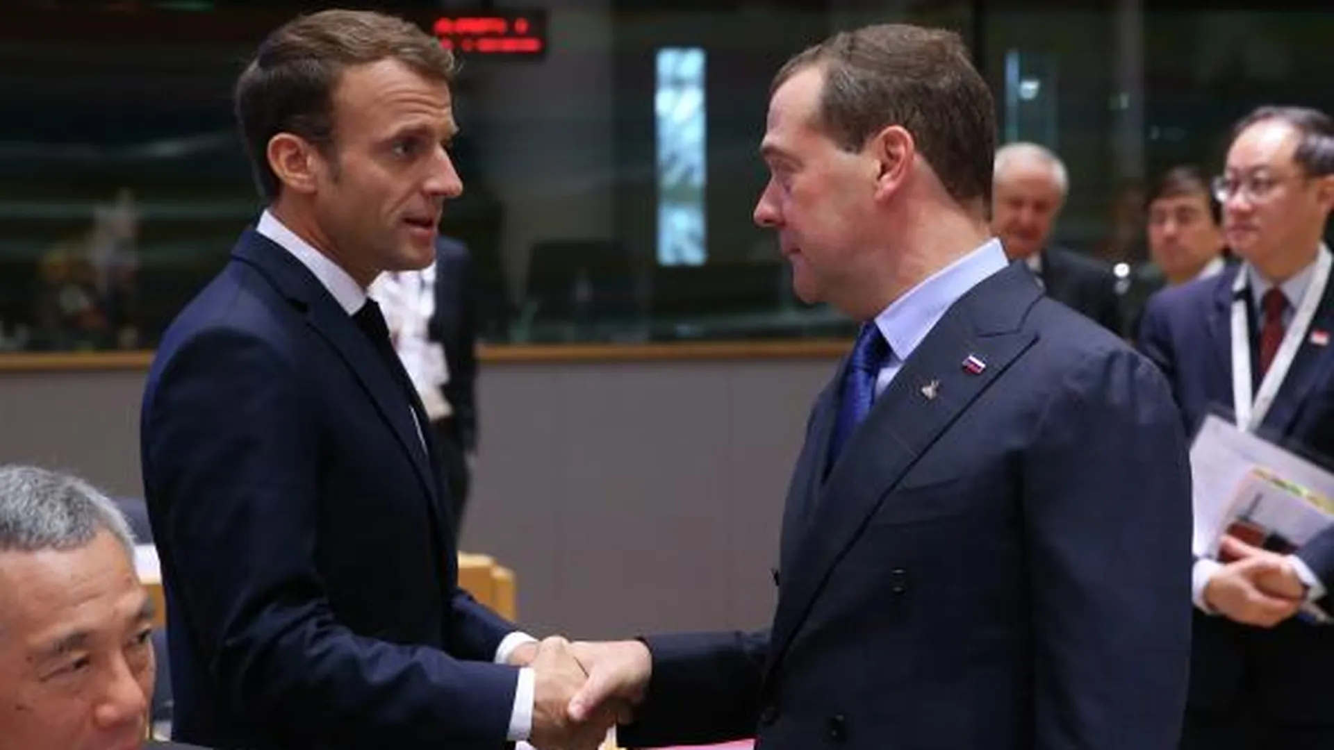 Медведев предупредил Францию об исчезновении «красных линий»