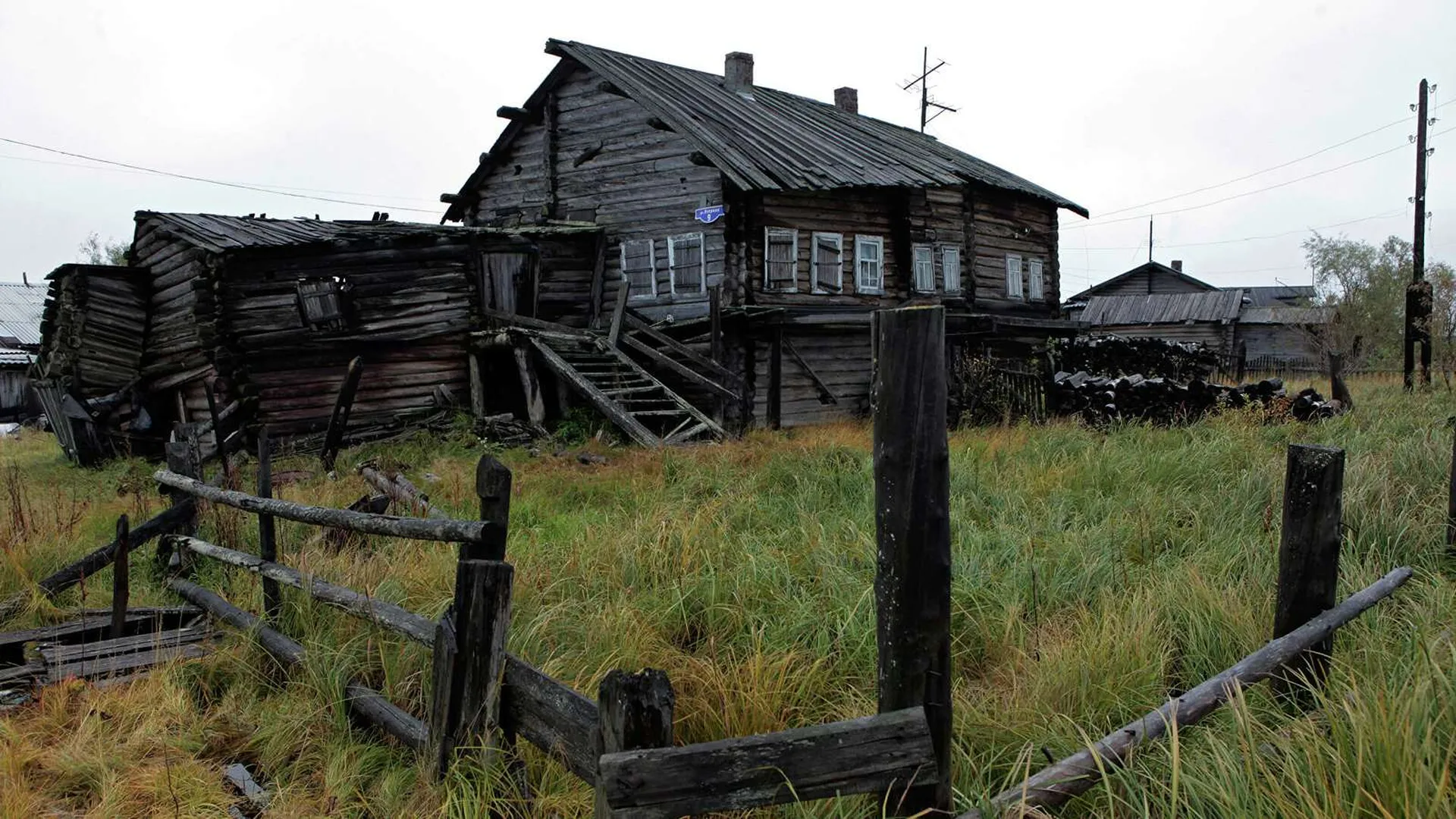 Семью из пяти человек жестоко убили в селе в Хакасии