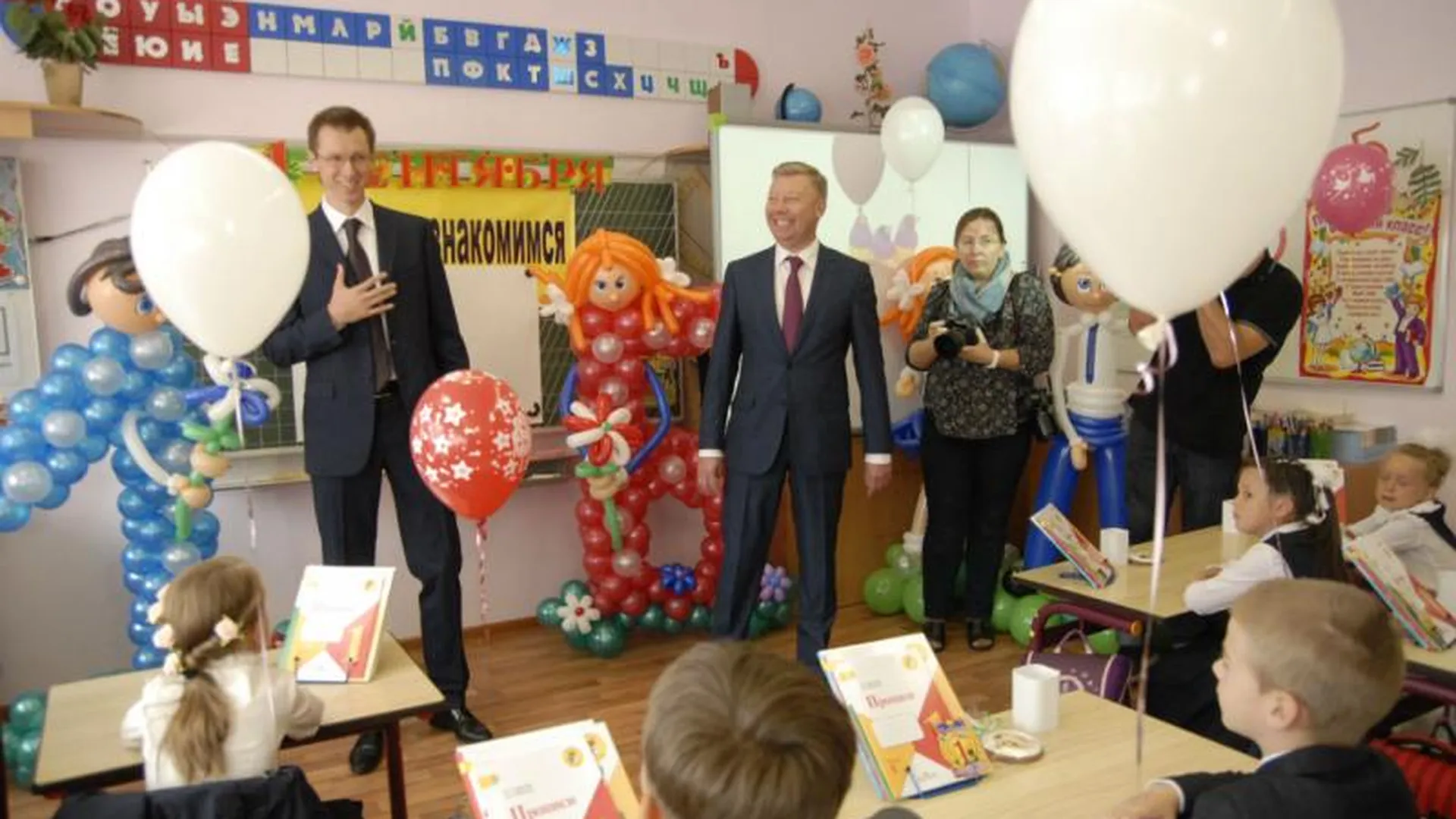 Петр Иванов поздравил учеников Видновской гимназии с 1 сентября