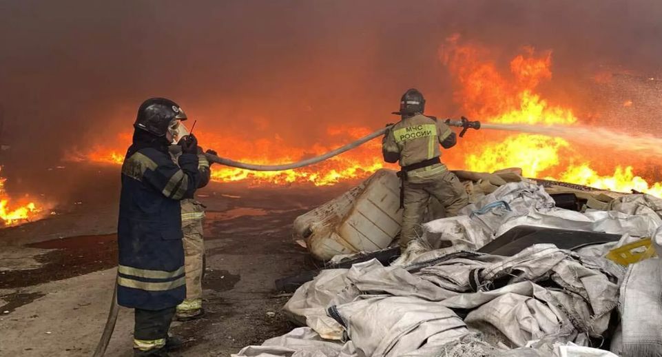 Источник 360.ru: площадь пожара в управе Соколиной Горы достигла 800 кв. м