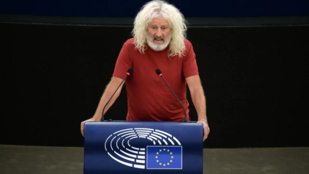 Депутат Уоллес призвал привлечь к ответственности политиков в ЕС за мобилизацию украинских беженцев