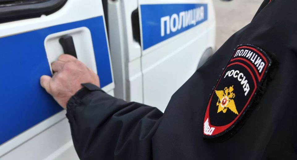 Baza: отдел полиции в Москве окружили родственники девушки из Чечни
